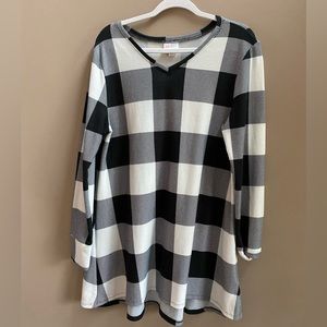 LuLaRoe Elizabeth Long Sleeve Tunic Top | Medium
